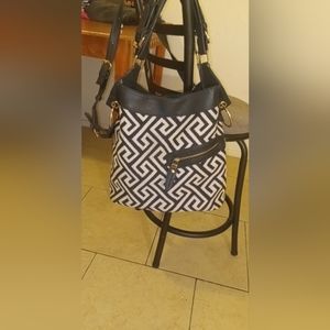 Black & white tote